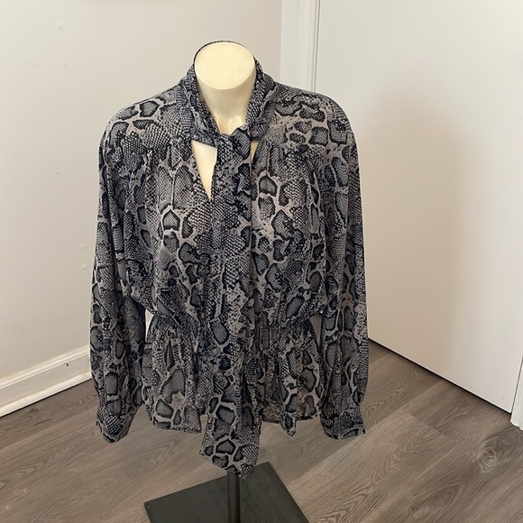 Forever 21 Snake Print Long Sleeve Shear Top - Picture 5 of 6
